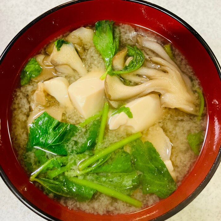 舞茸と豆腐と三つ葉の味噌汁